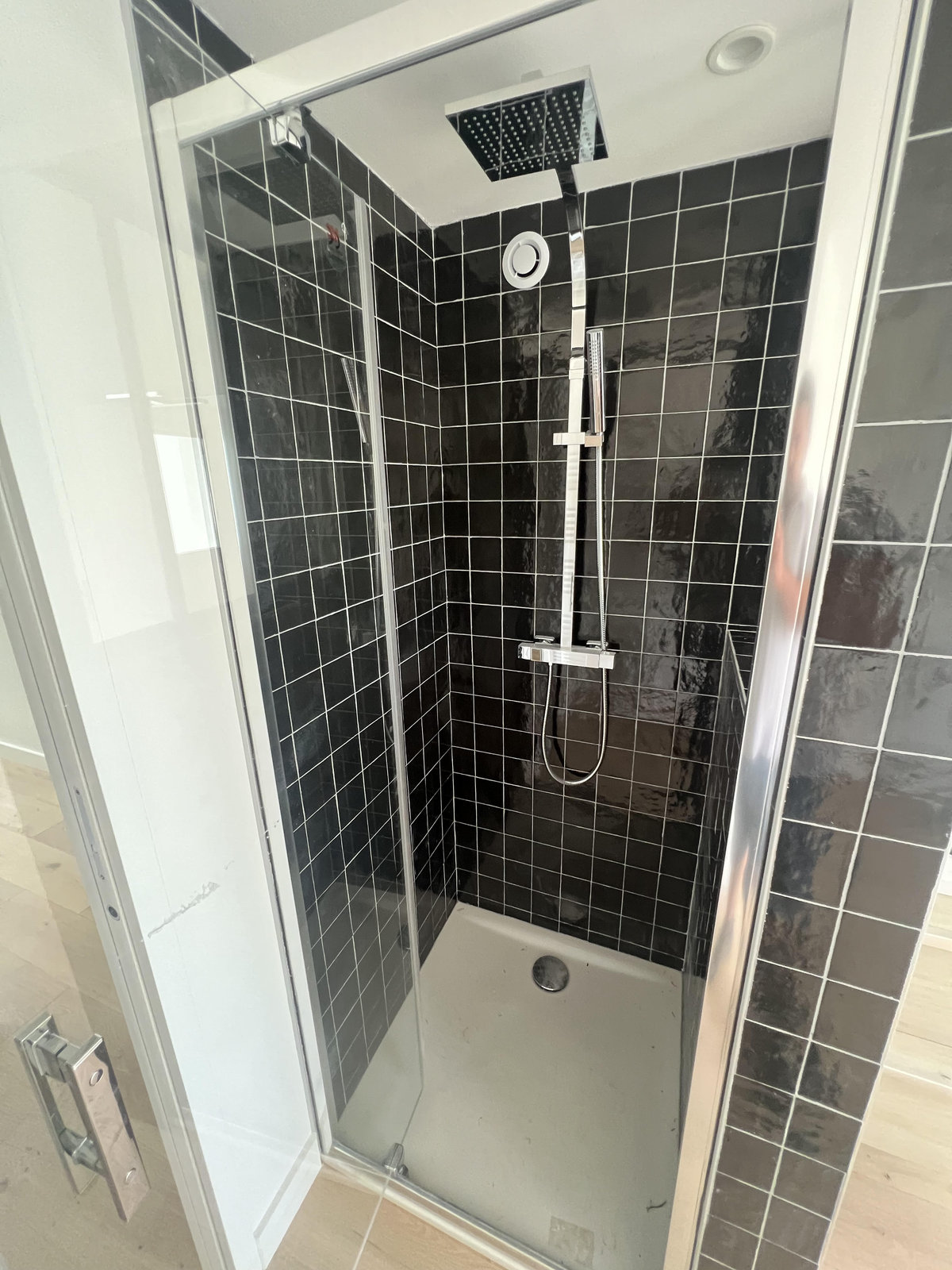 Carrelage douche noire